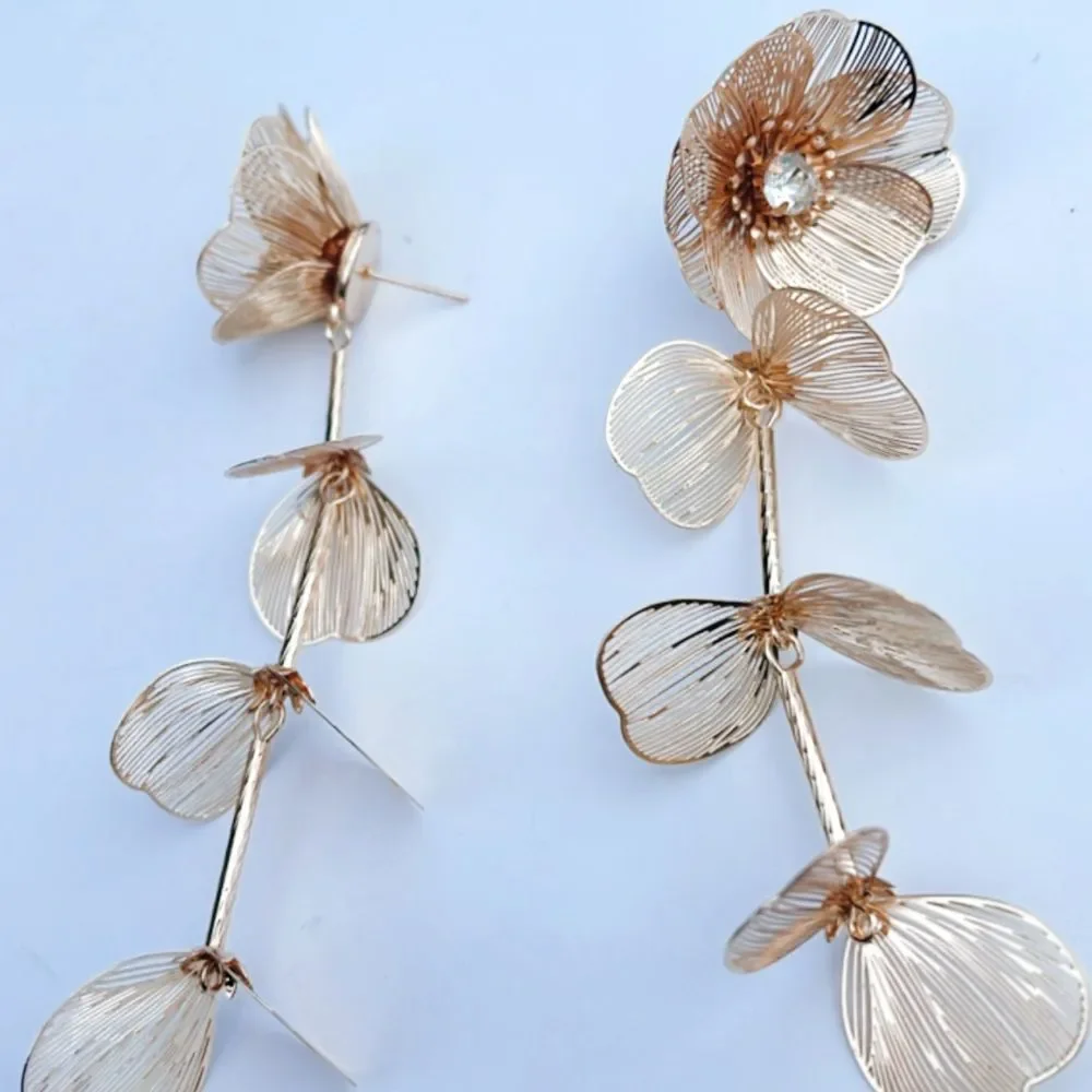 Flower drop earrings A17